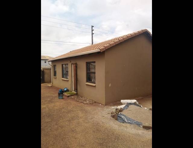 3 BEDROOM HOUSE FOR SALE IN PROTEA GLEN EXT